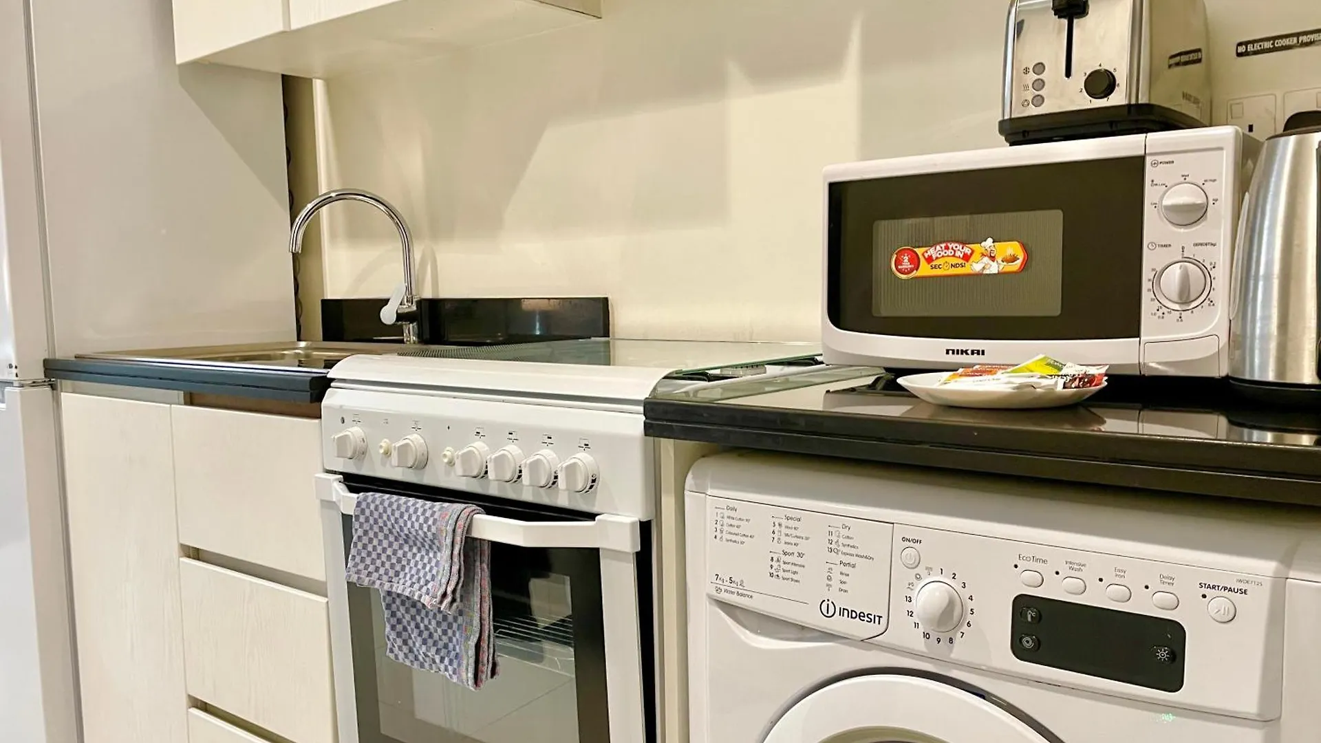 Vacay Lettings - Modern Studio Near To Expo City Dubai Apartment